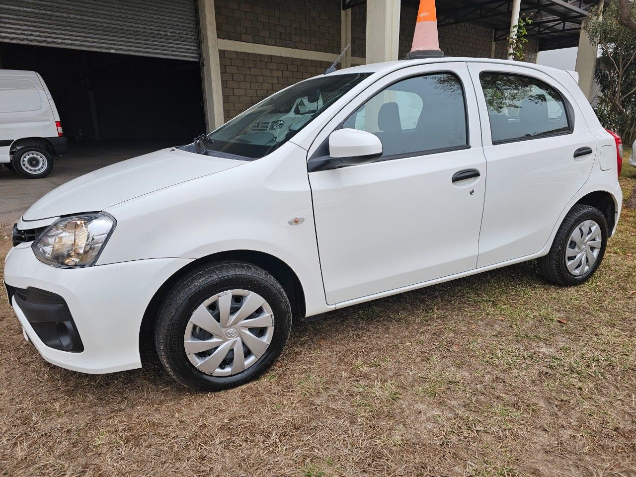 Toyota Etios Usado Financiado en Mendoza, deRuedas