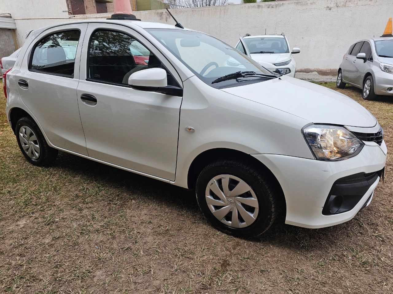 Toyota Etios Usado Financiado en Mendoza, deRuedas