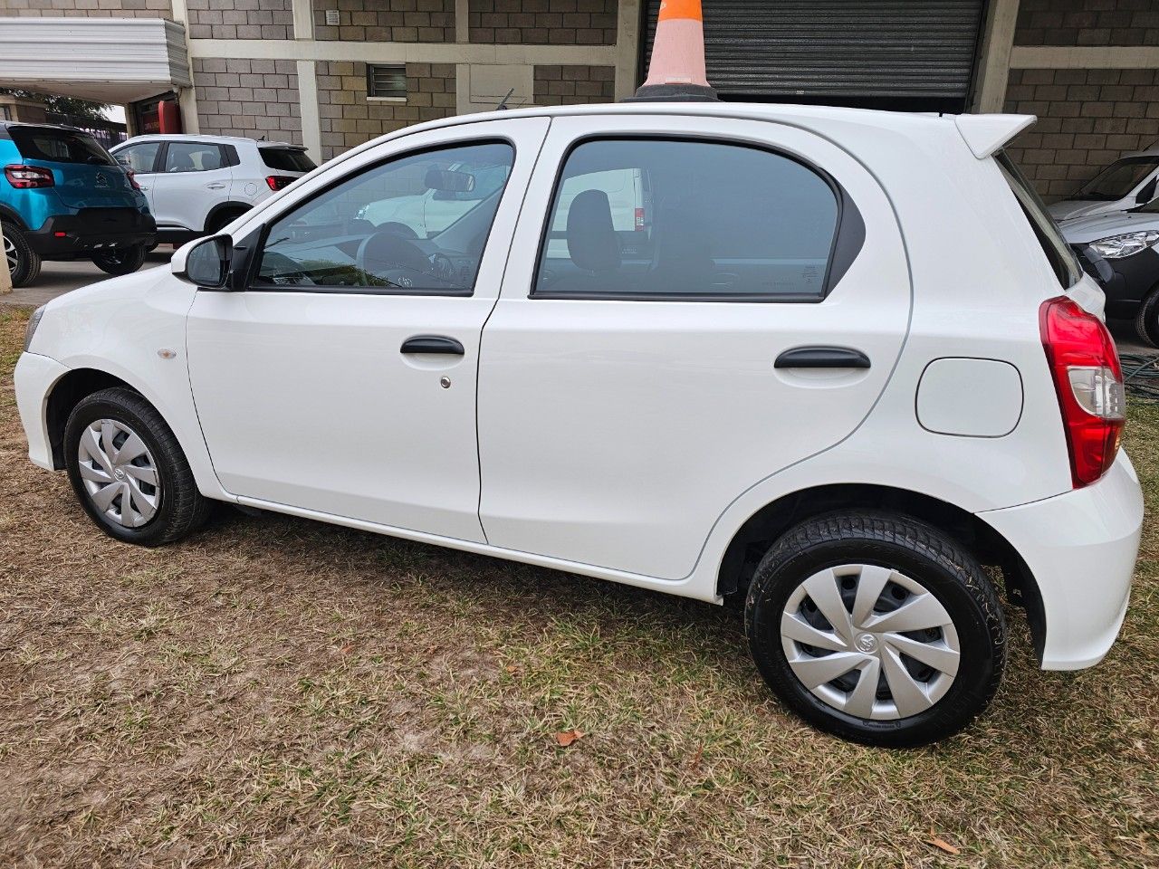 Toyota Etios Usado Financiado en Mendoza, deRuedas