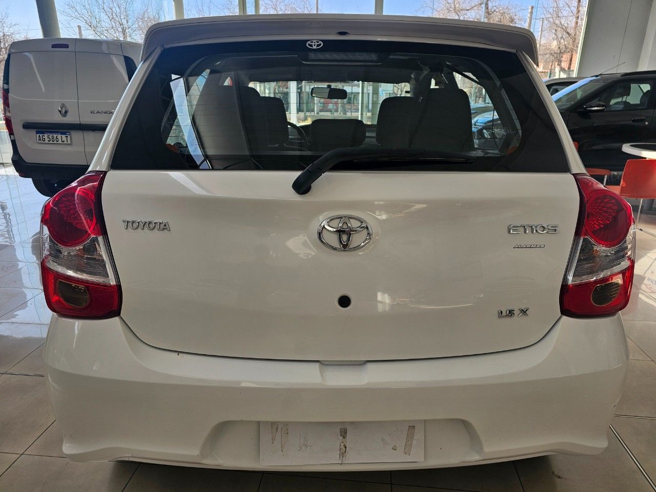 Toyota Etios Usado Financiado en Mendoza, deRuedas
