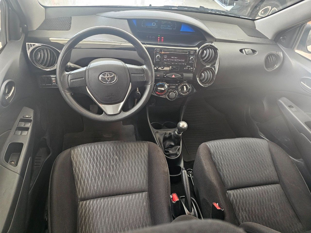 Toyota Etios Usado Financiado en Mendoza, deRuedas