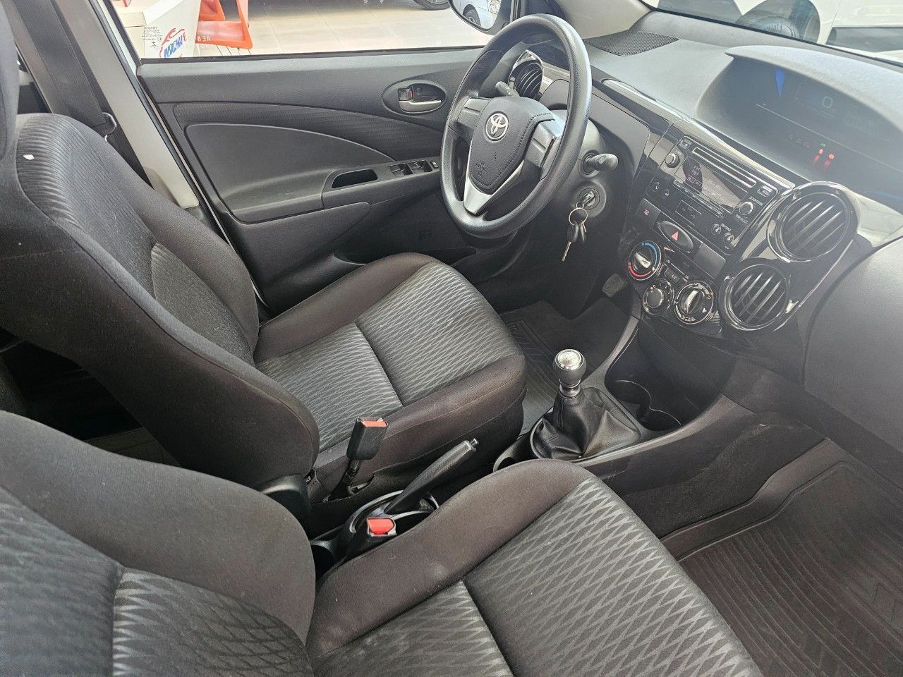 Toyota Etios Usado Financiado en Mendoza, deRuedas