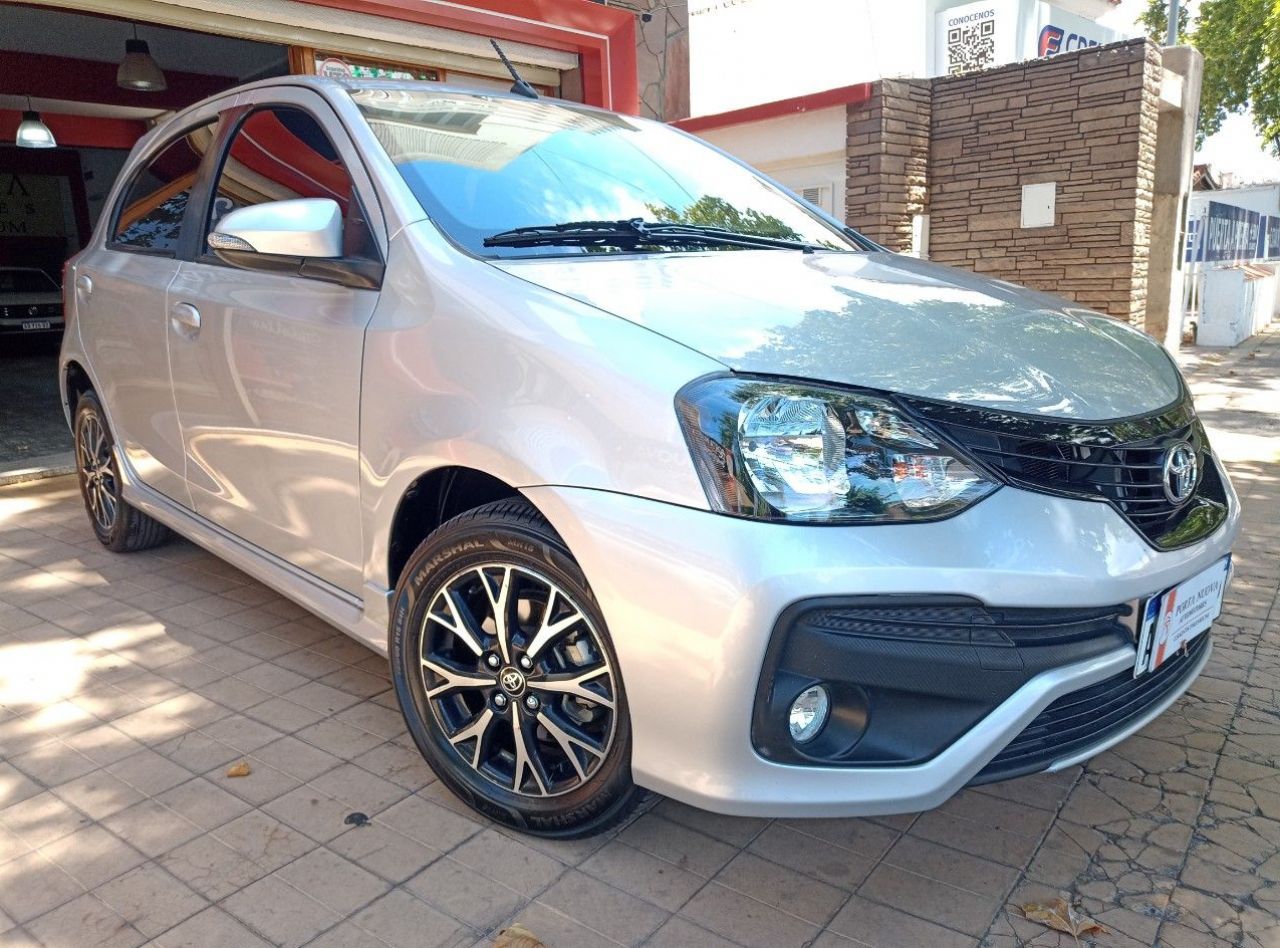 Toyota Etios Usado en Mendoza, deRuedas