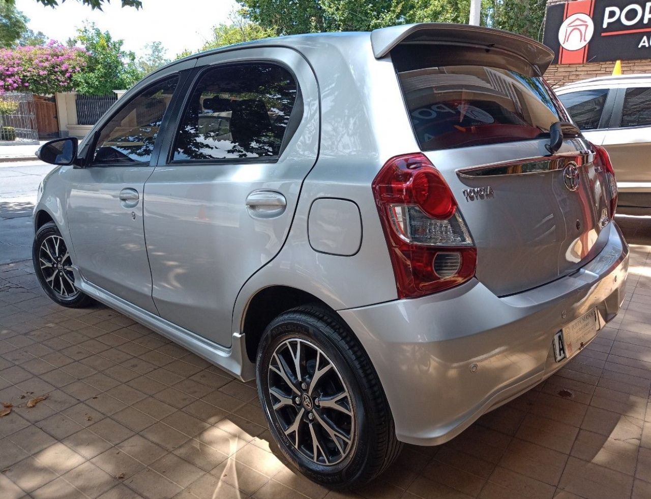 Toyota Etios Usado en Mendoza, deRuedas