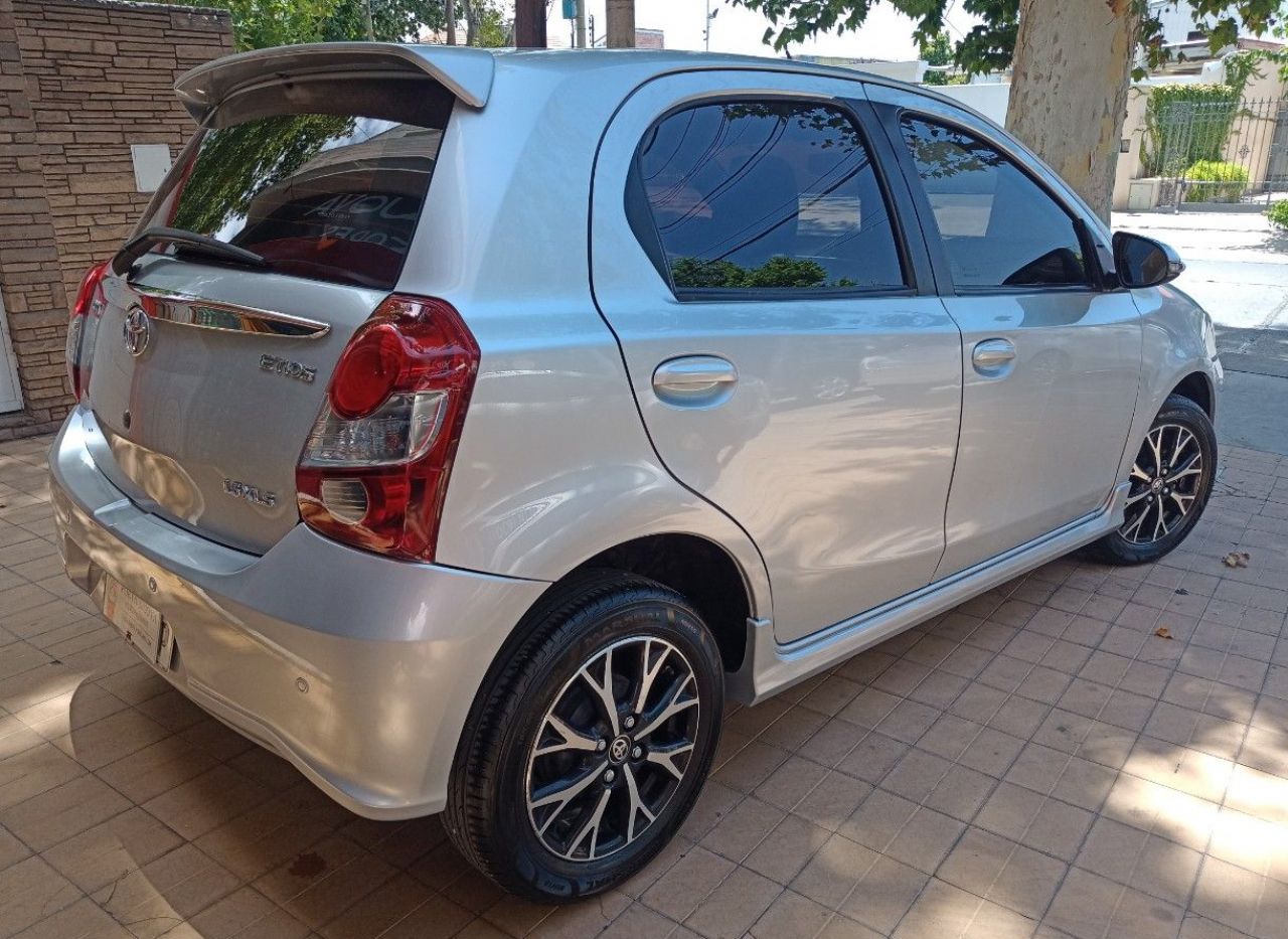 Toyota Etios Usado en Mendoza, deRuedas