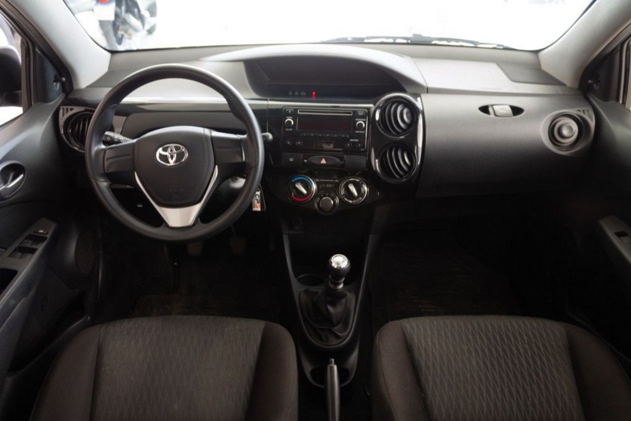 Toyota Etios Usado en Mendoza, deRuedas