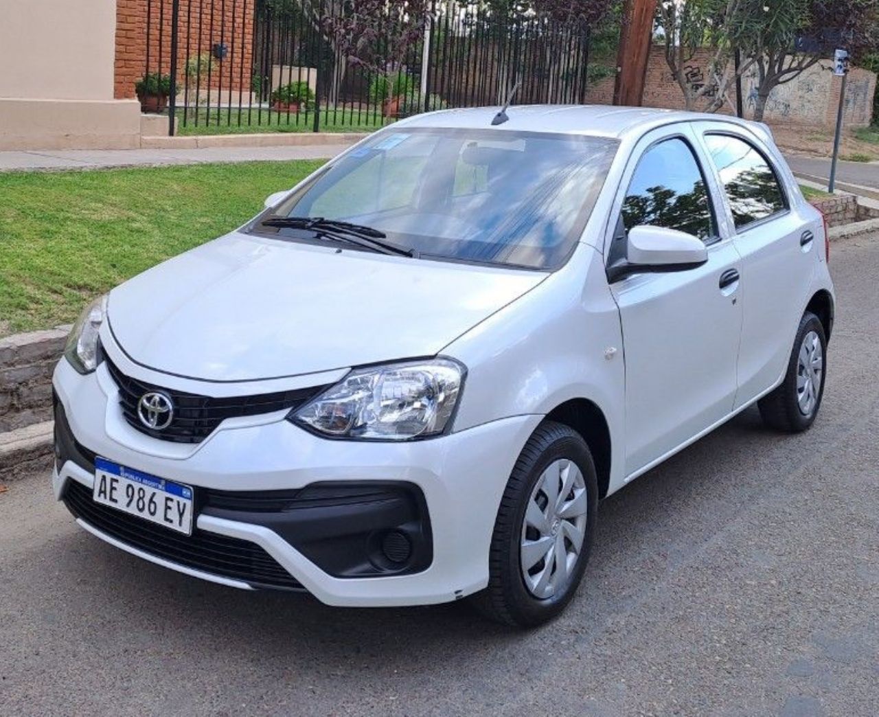 Toyota Etios Usado en Mendoza, deRuedas