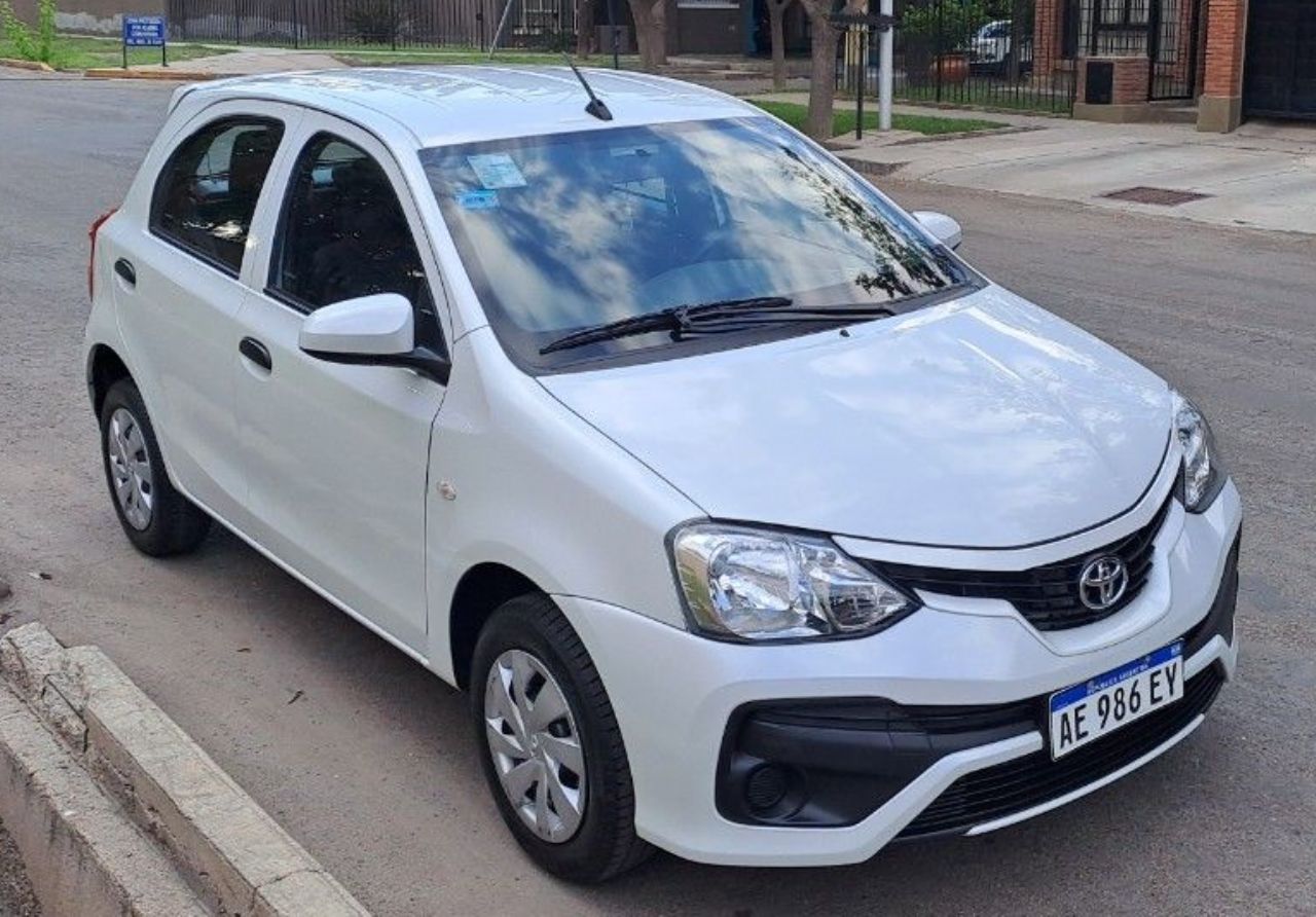 Toyota Etios Usado en Mendoza, deRuedas