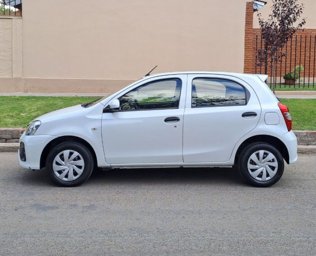 Toyota Etios Usado en Mendoza, deRuedas
