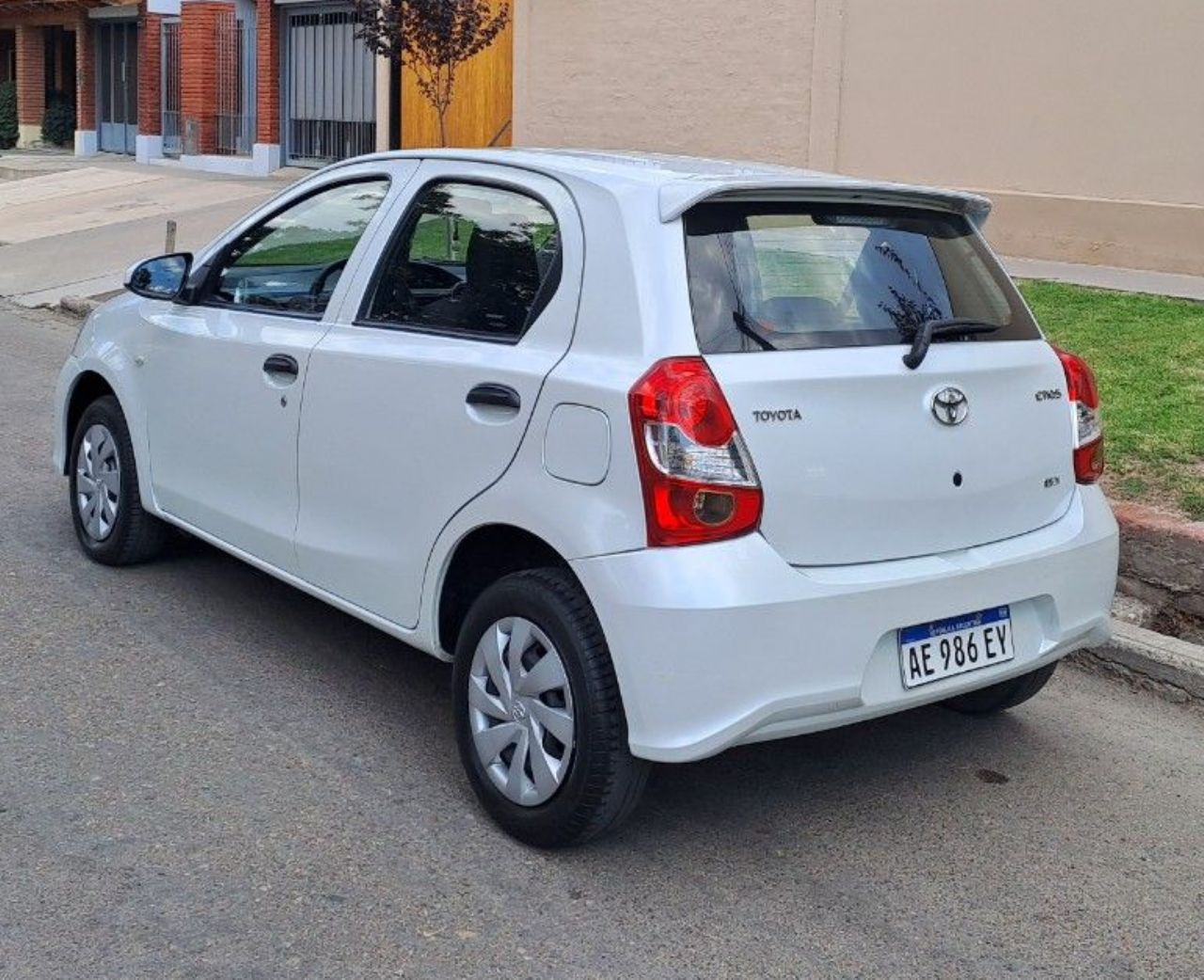 Toyota Etios Usado en Mendoza, deRuedas