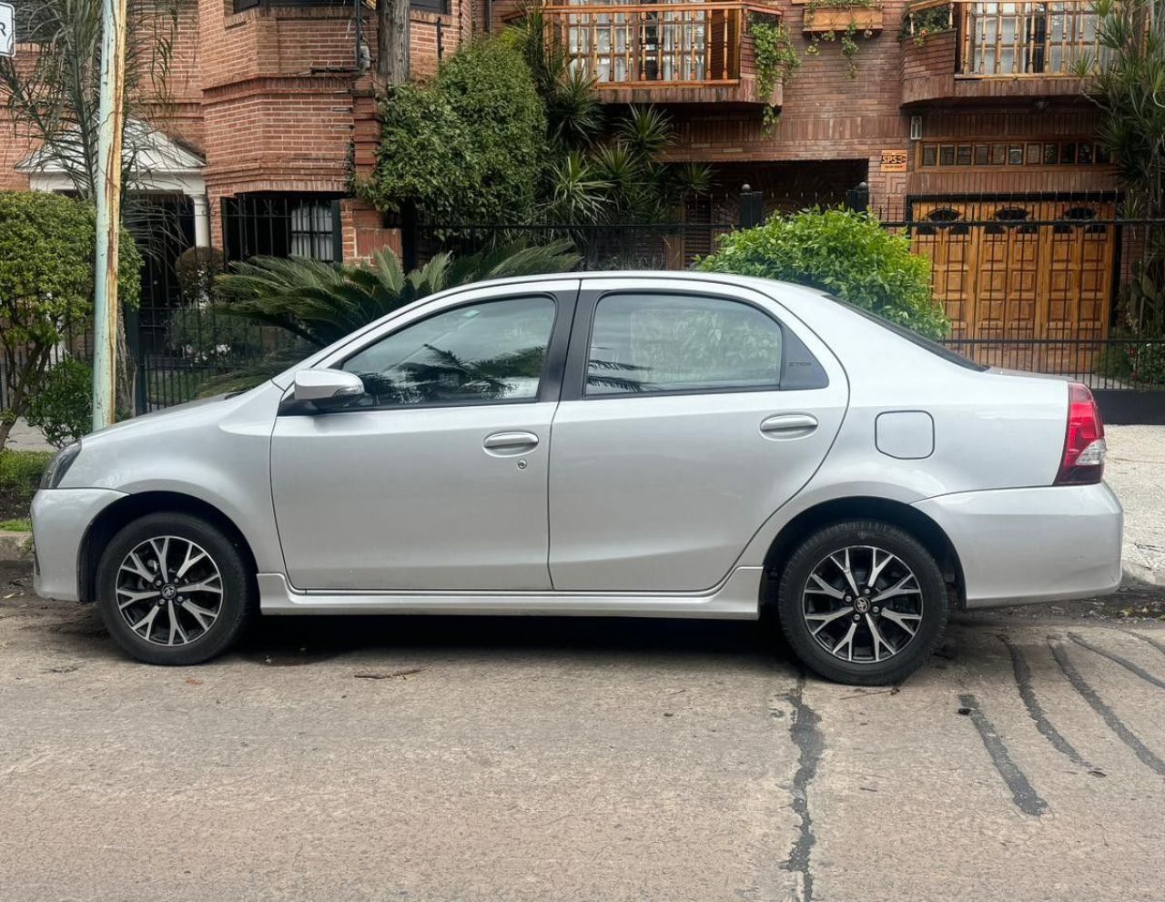 Toyota Etios Usado en Buenos Aires, deRuedas