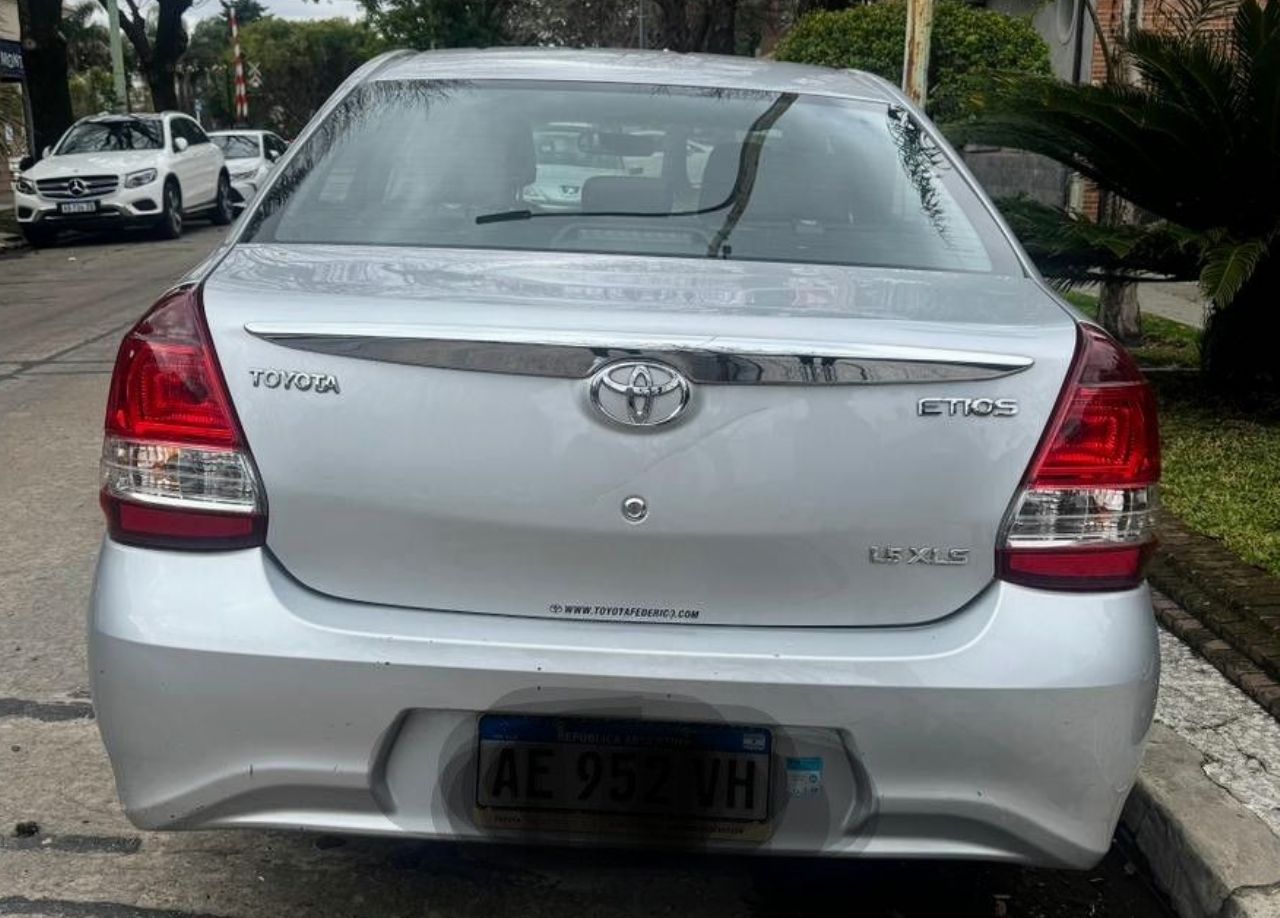 Toyota Etios Usado en Buenos Aires, deRuedas