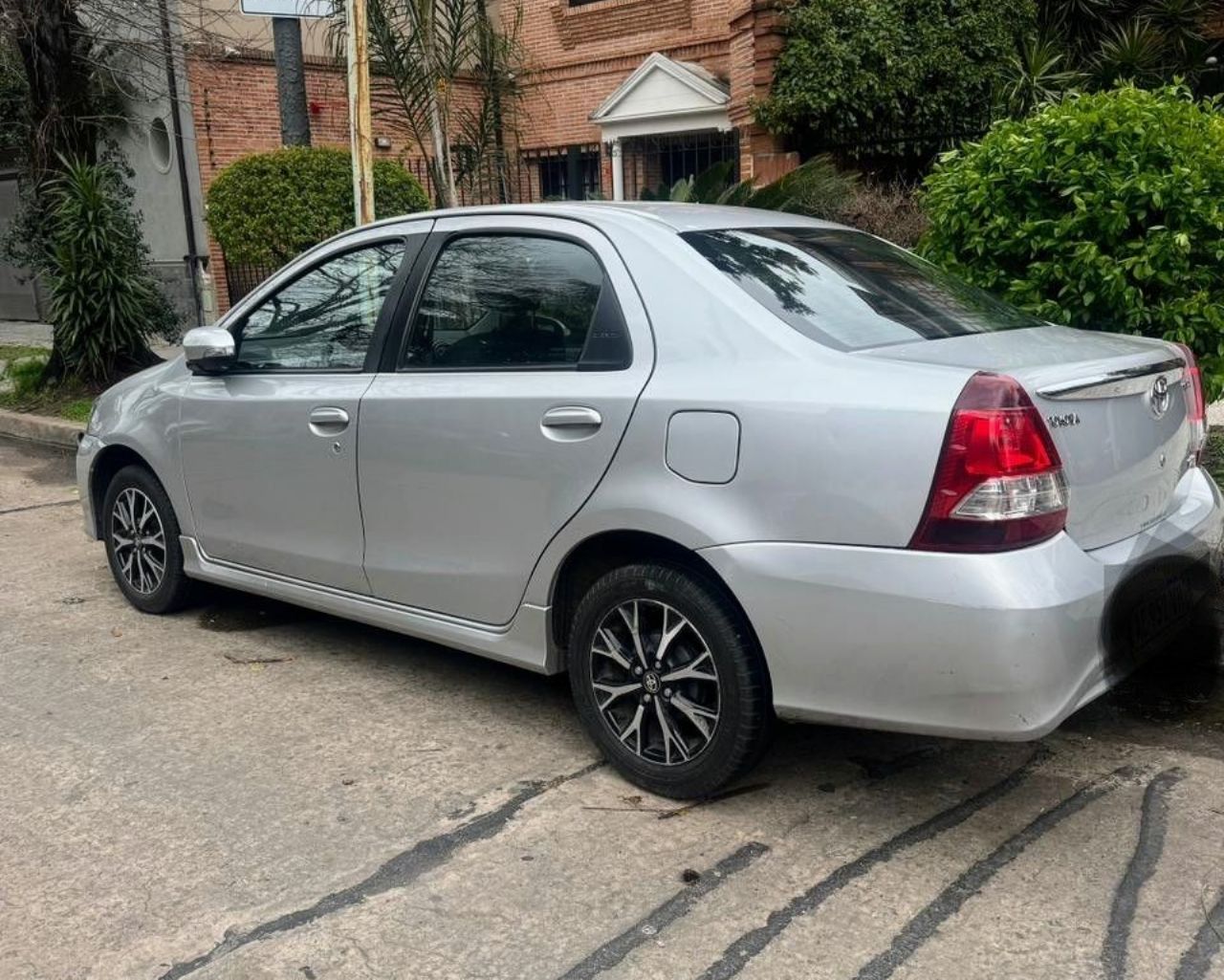 Toyota Etios Usado en Buenos Aires, deRuedas