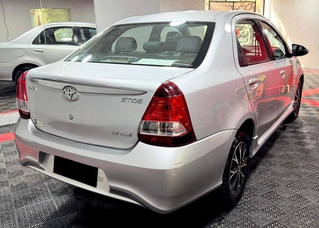 Toyota Etios Usado en Buenos Aires, deRuedas