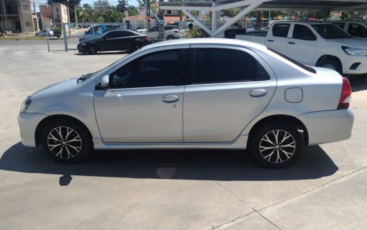 Toyota Etios Usado en San Luis, deRuedas