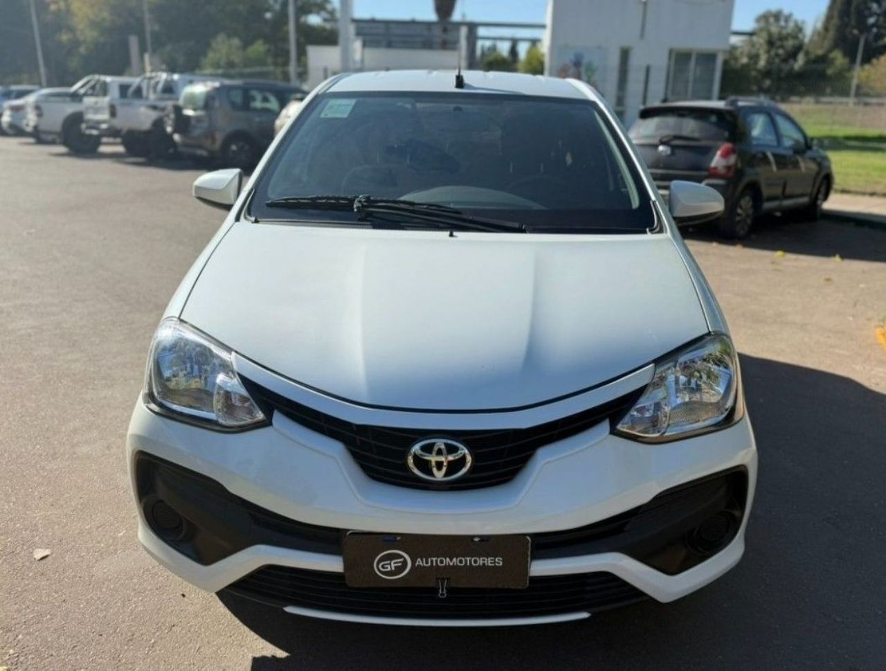 Toyota Etios Usado en Mendoza, deRuedas