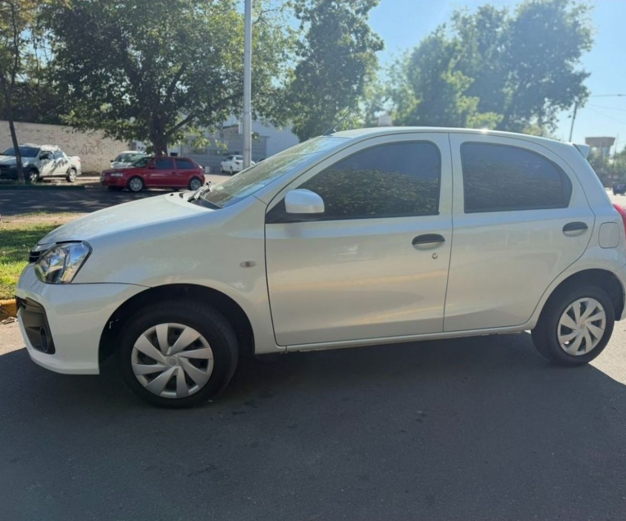 Toyota Etios Usado en Mendoza, deRuedas