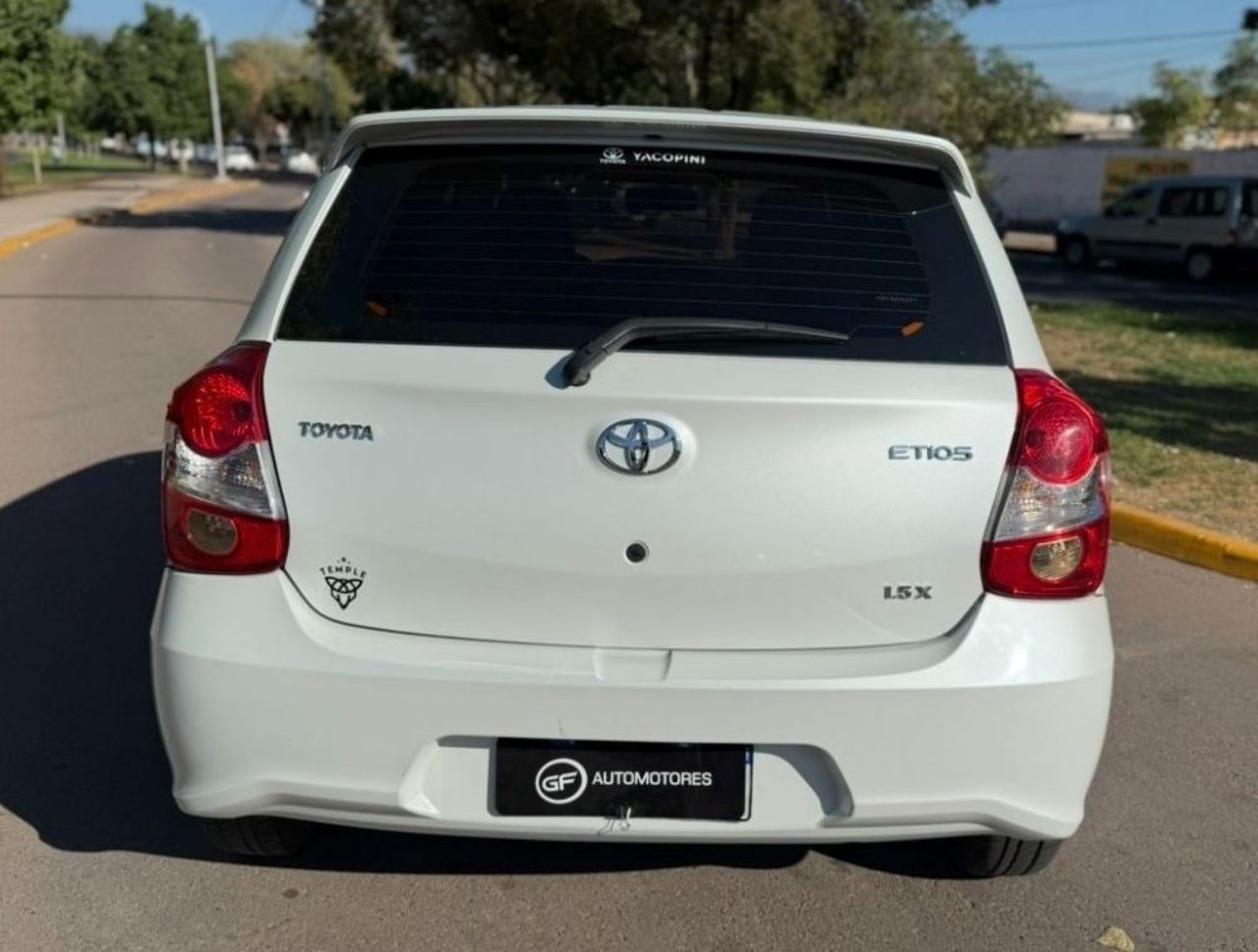 Toyota Etios Usado en Mendoza, deRuedas