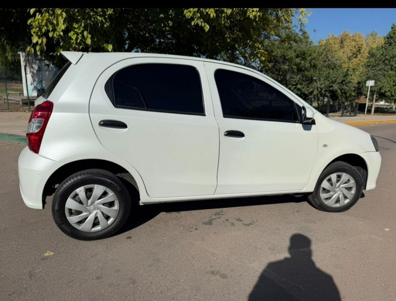 Toyota Etios Usado en Mendoza, deRuedas