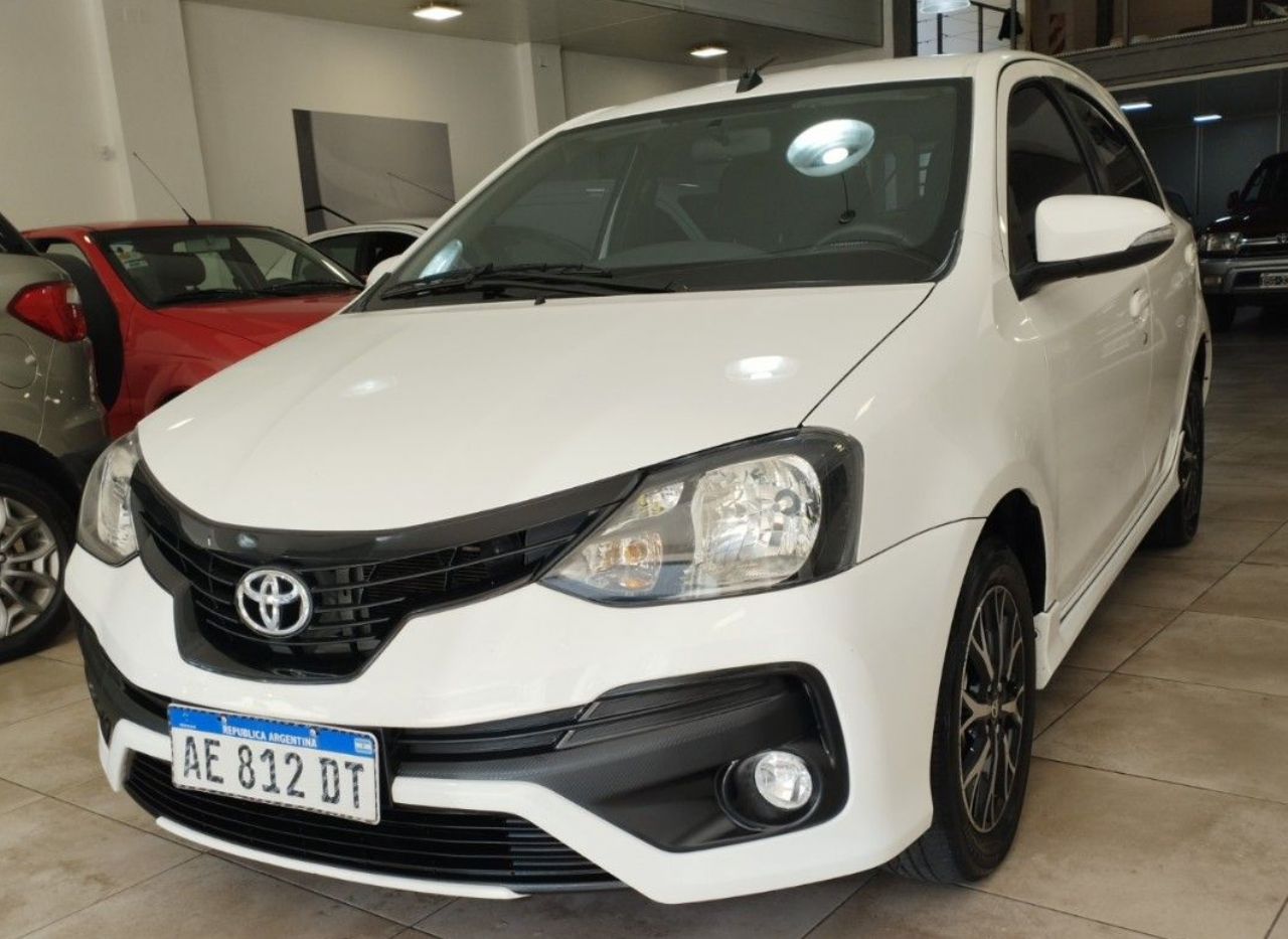 Toyota Etios Usado Financiado en Mendoza, deRuedas