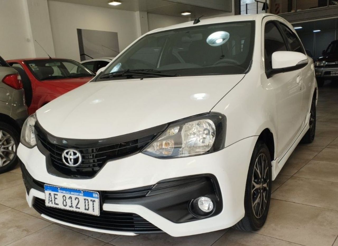 Toyota Etios Usado Financiado en Mendoza, deRuedas