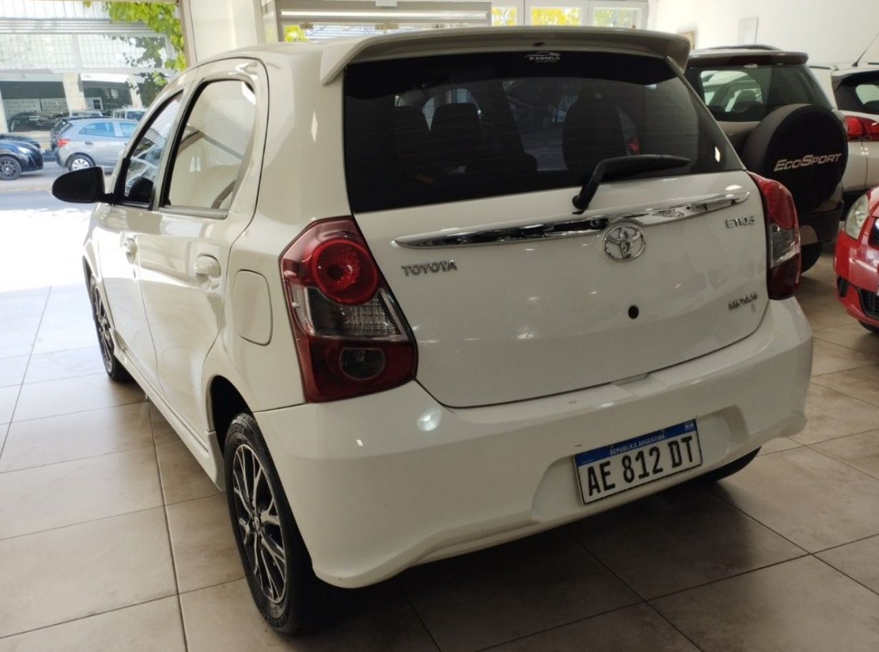 Toyota Etios Usado Financiado en Mendoza, deRuedas