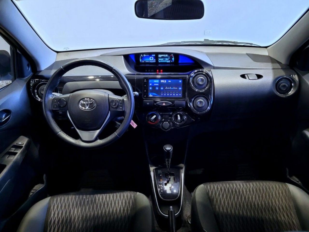Toyota Etios Usado Financiado en Córdoba, deRuedas