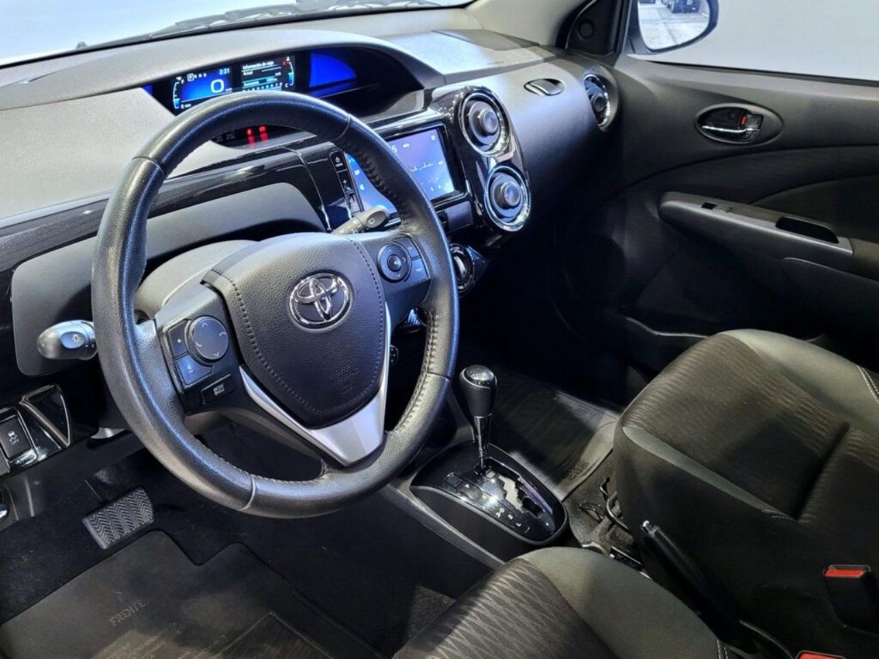 Toyota Etios Usado Financiado en Córdoba, deRuedas