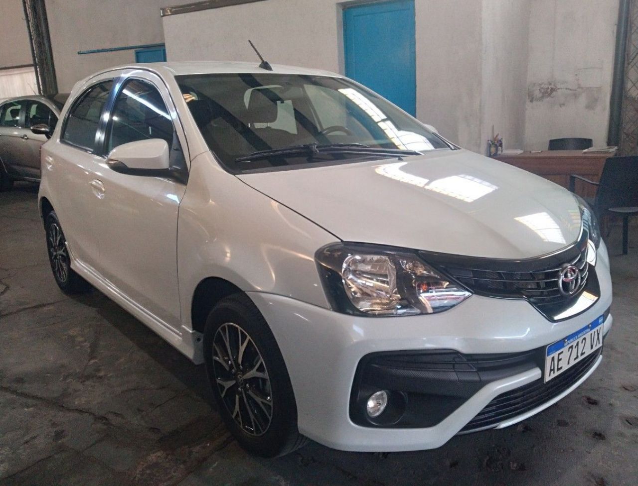 Toyota Etios Usado Financiado en Mendoza, deRuedas