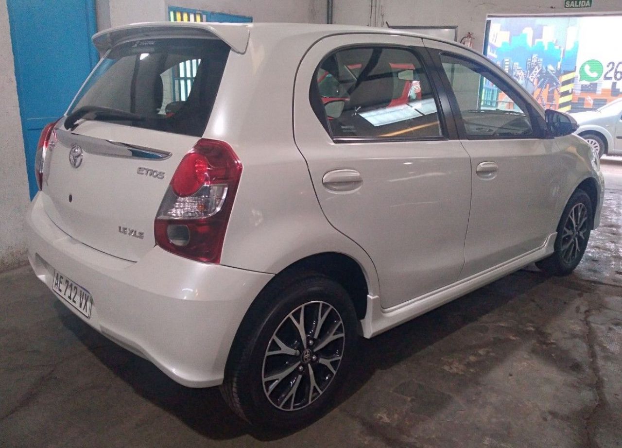 Toyota Etios Usado Financiado en Mendoza, deRuedas