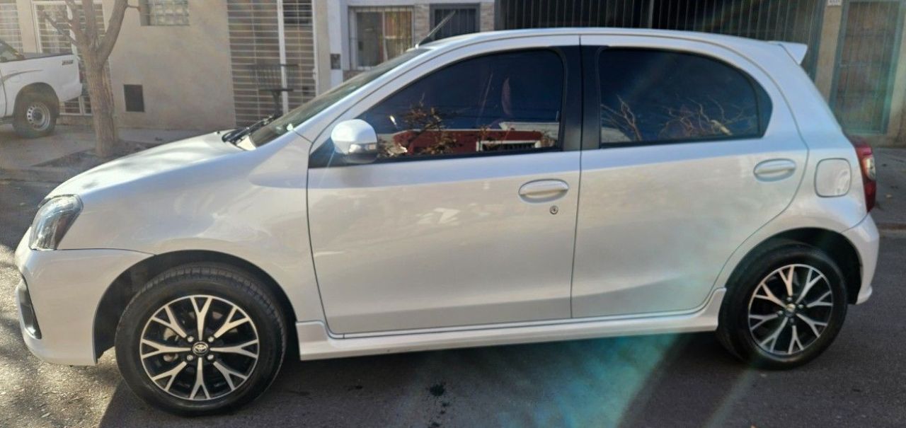 Toyota Etios Usado en Mendoza, deRuedas