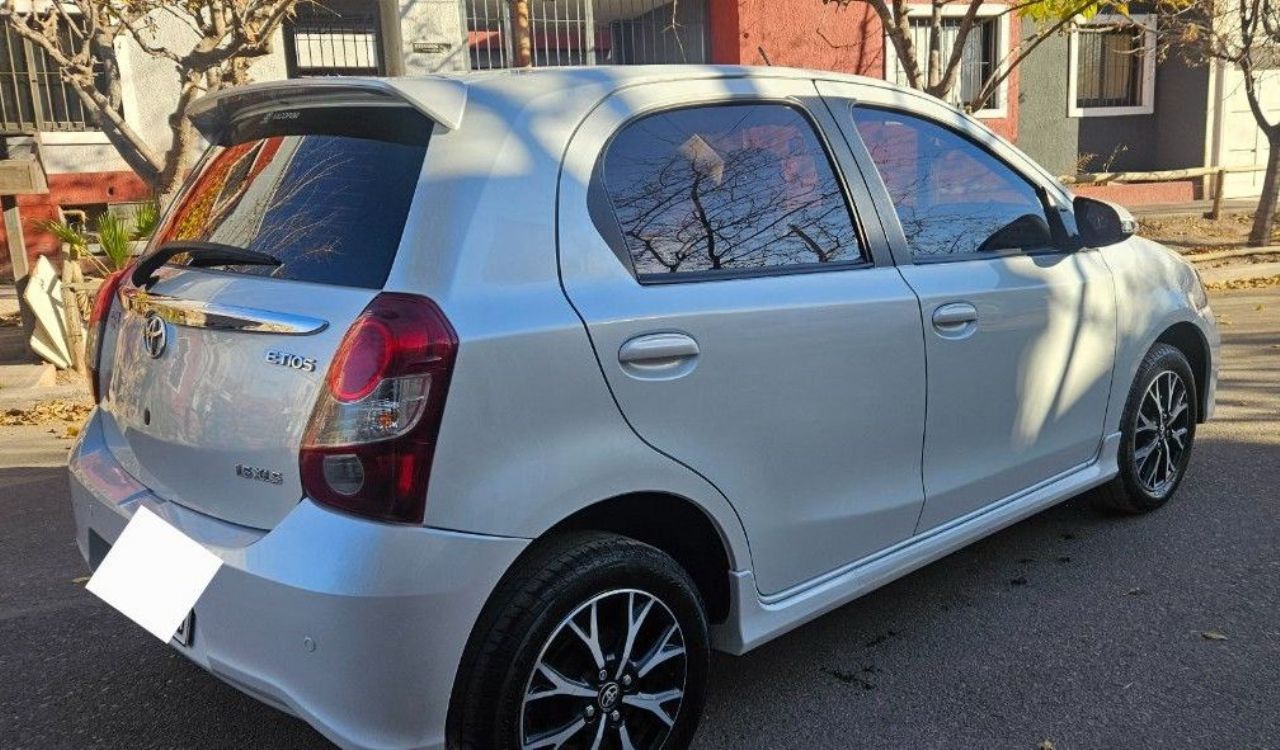 Toyota Etios Usado en Mendoza, deRuedas