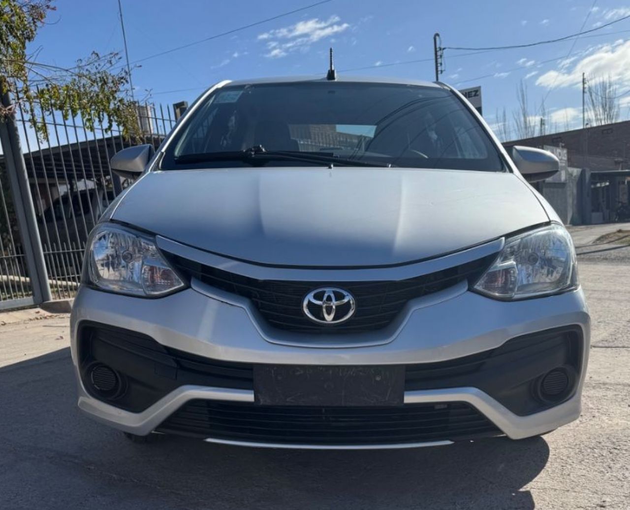 Toyota Etios Usado en Mendoza, deRuedas