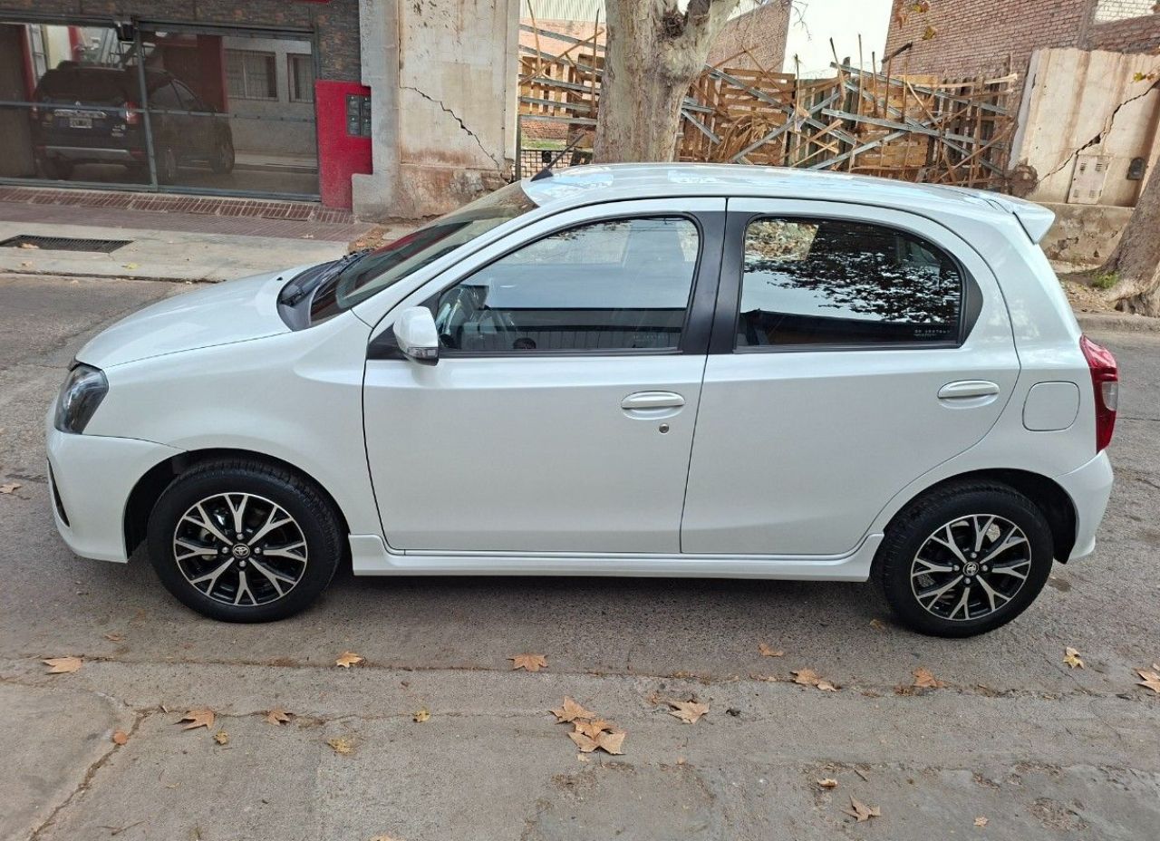 Toyota Etios Usado en Mendoza, deRuedas
