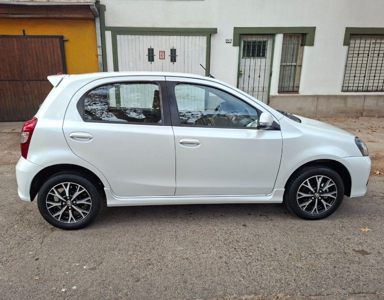 Toyota Etios Usado en Mendoza, deRuedas