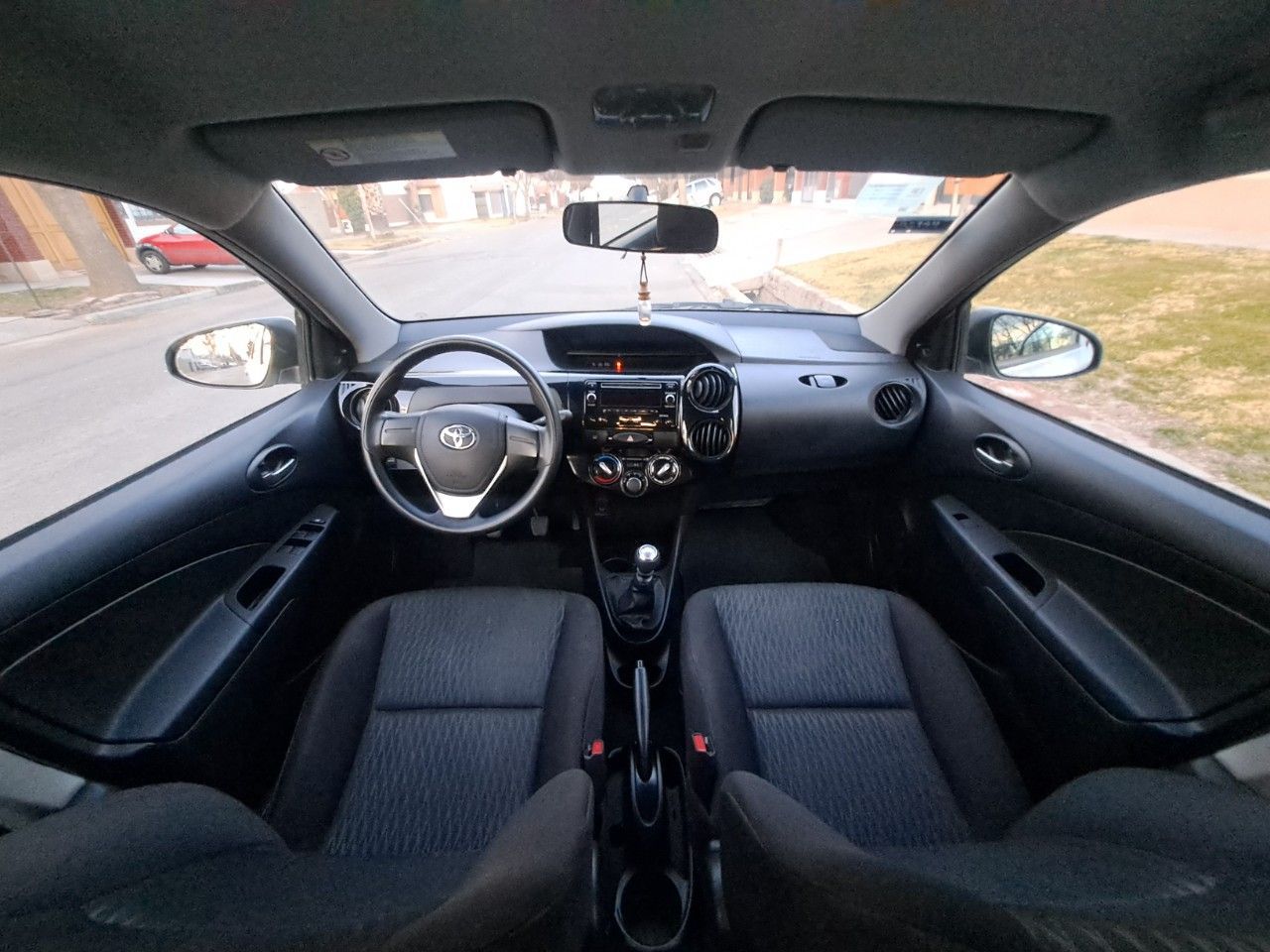 Toyota Etios Usado en Mendoza, deRuedas