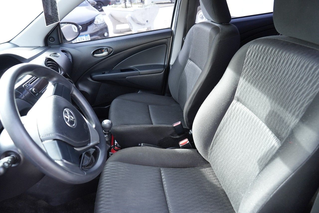 Toyota Etios Usado en San Luis, deRuedas