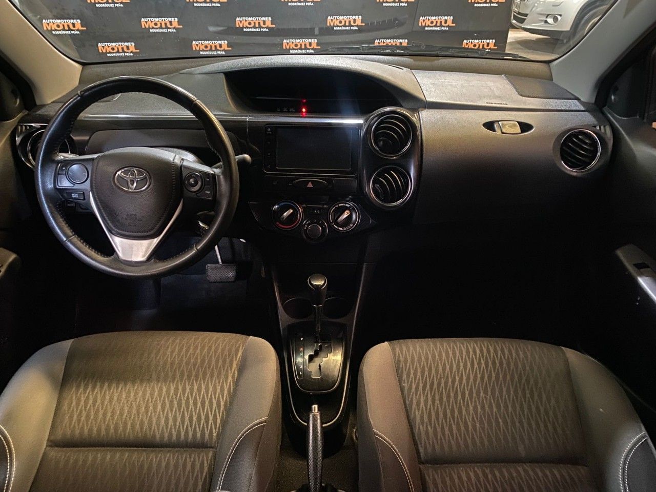 Toyota Etios Usado en Mendoza, deRuedas