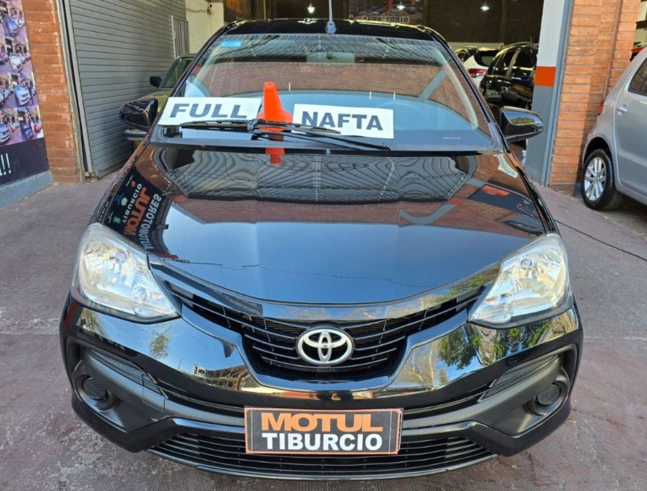 Toyota Etios Usado Financiado en Mendoza, deRuedas