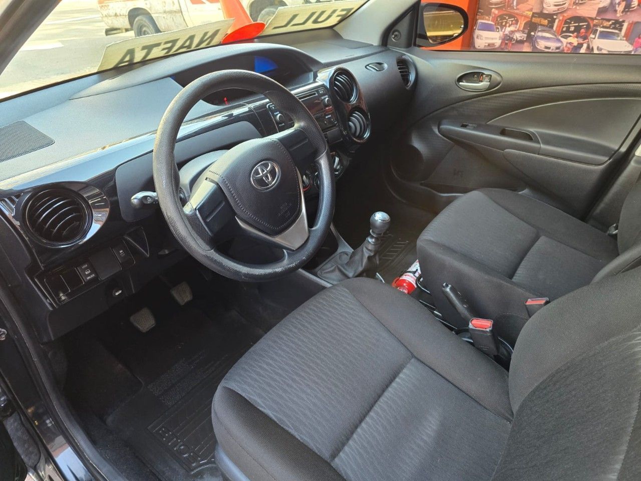 Toyota Etios Usado Financiado en Mendoza, deRuedas