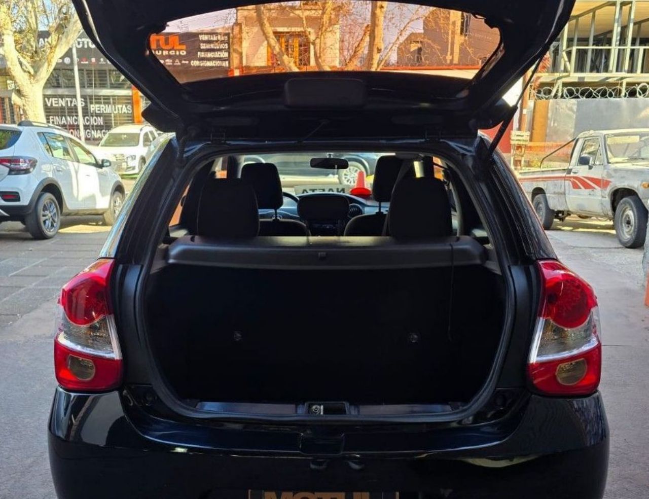 Toyota Etios Usado Financiado en Mendoza, deRuedas