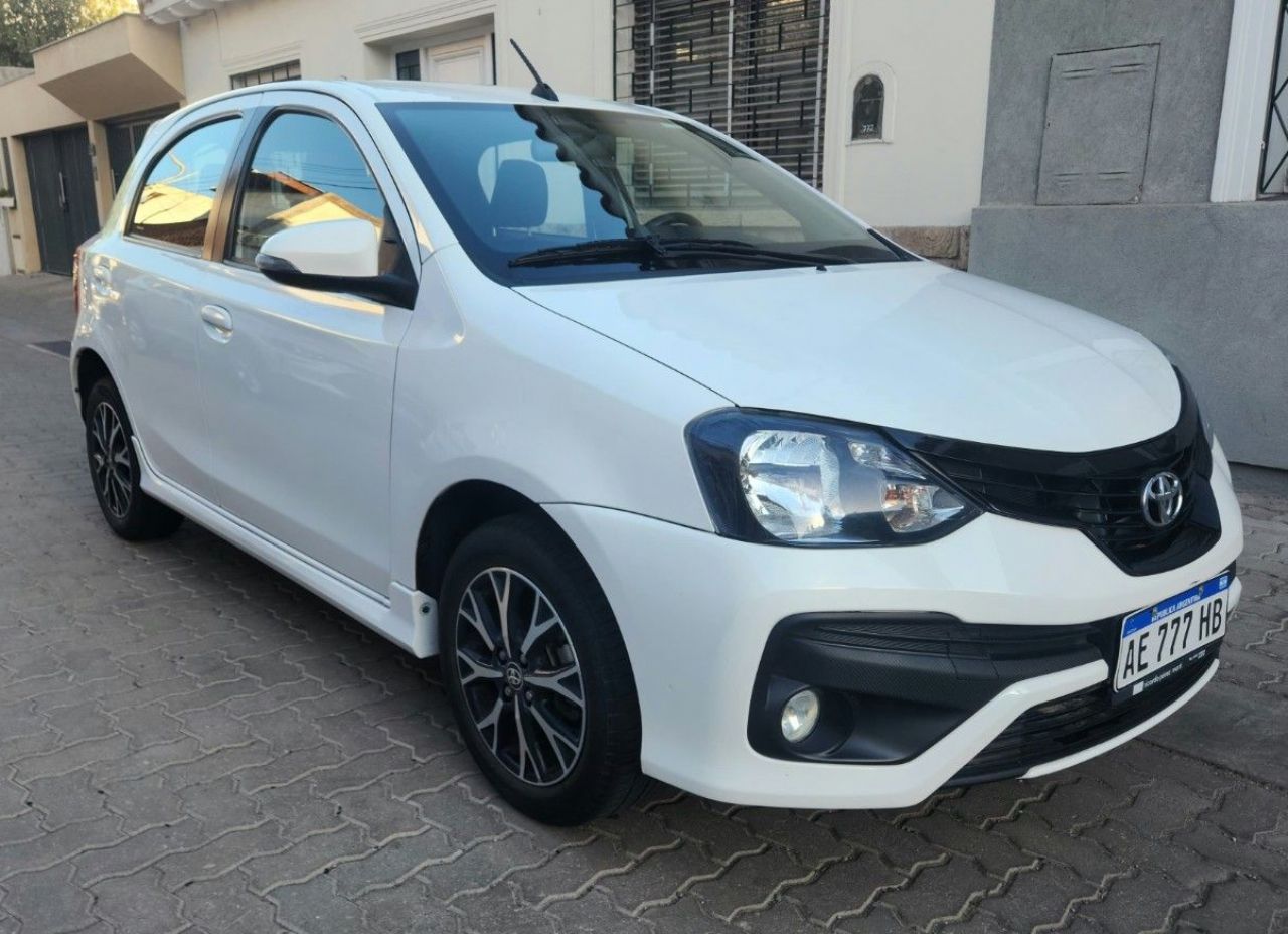 Toyota Etios Usado en Mendoza, deRuedas
