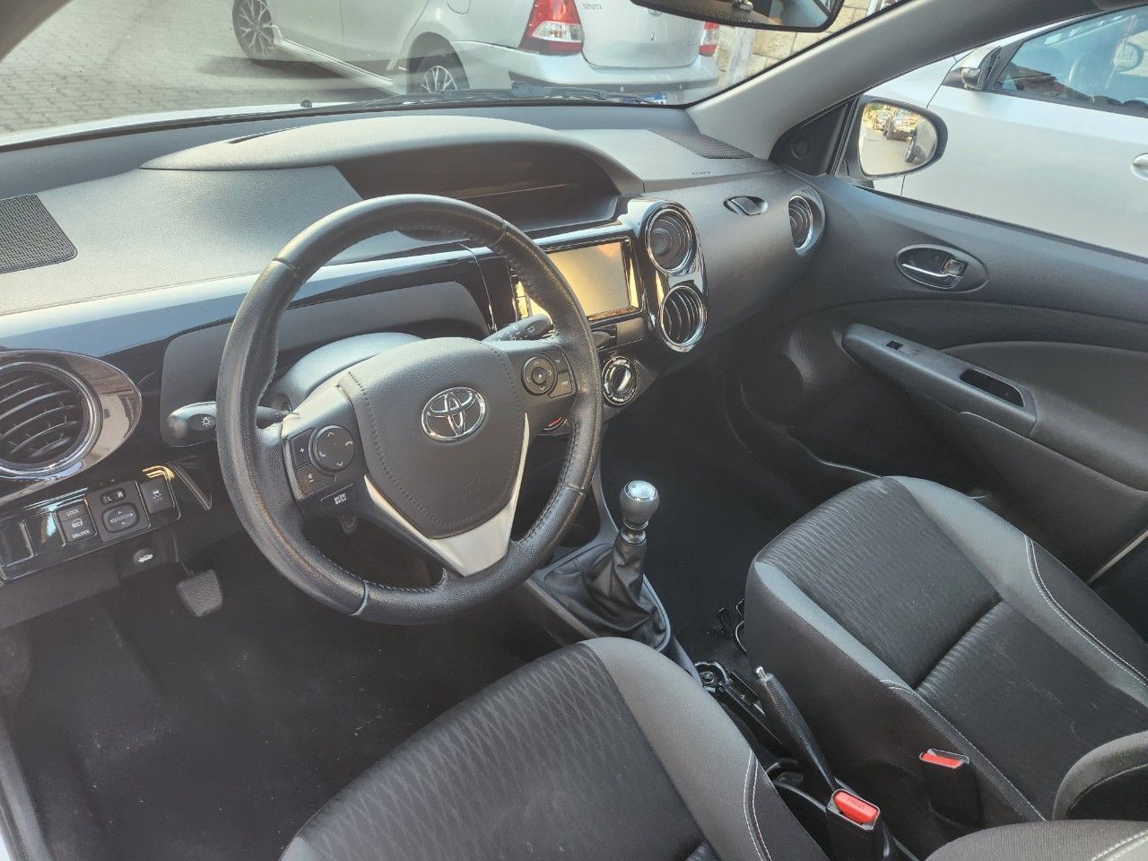 Toyota Etios Usado en Mendoza, deRuedas