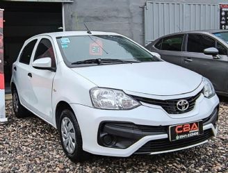 Toyota Etios Usado en Córdoba Financiado