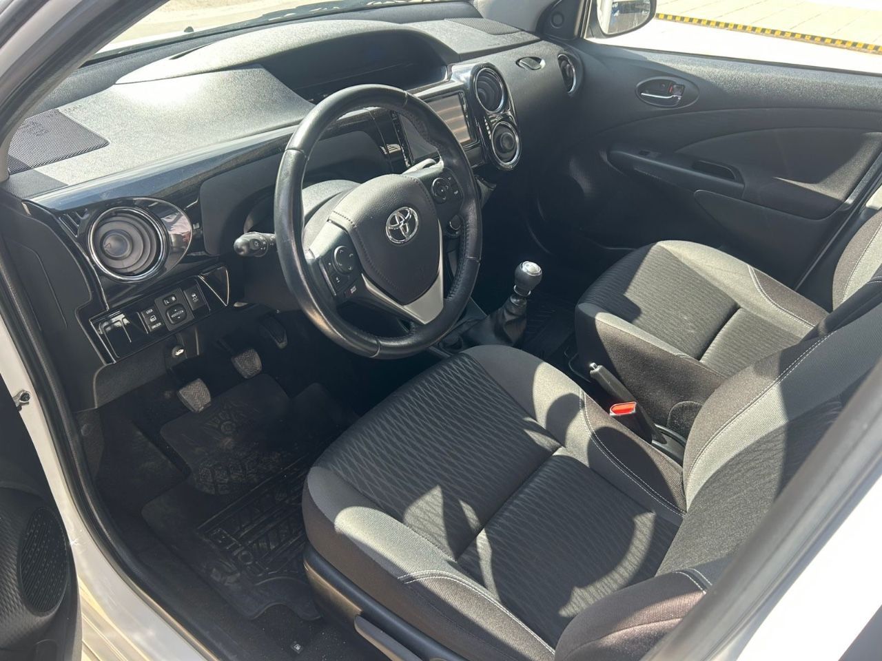 Toyota Etios Usado en Mendoza, deRuedas