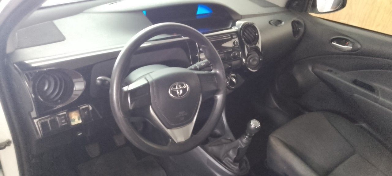 Toyota Etios Usado en Mendoza, deRuedas
