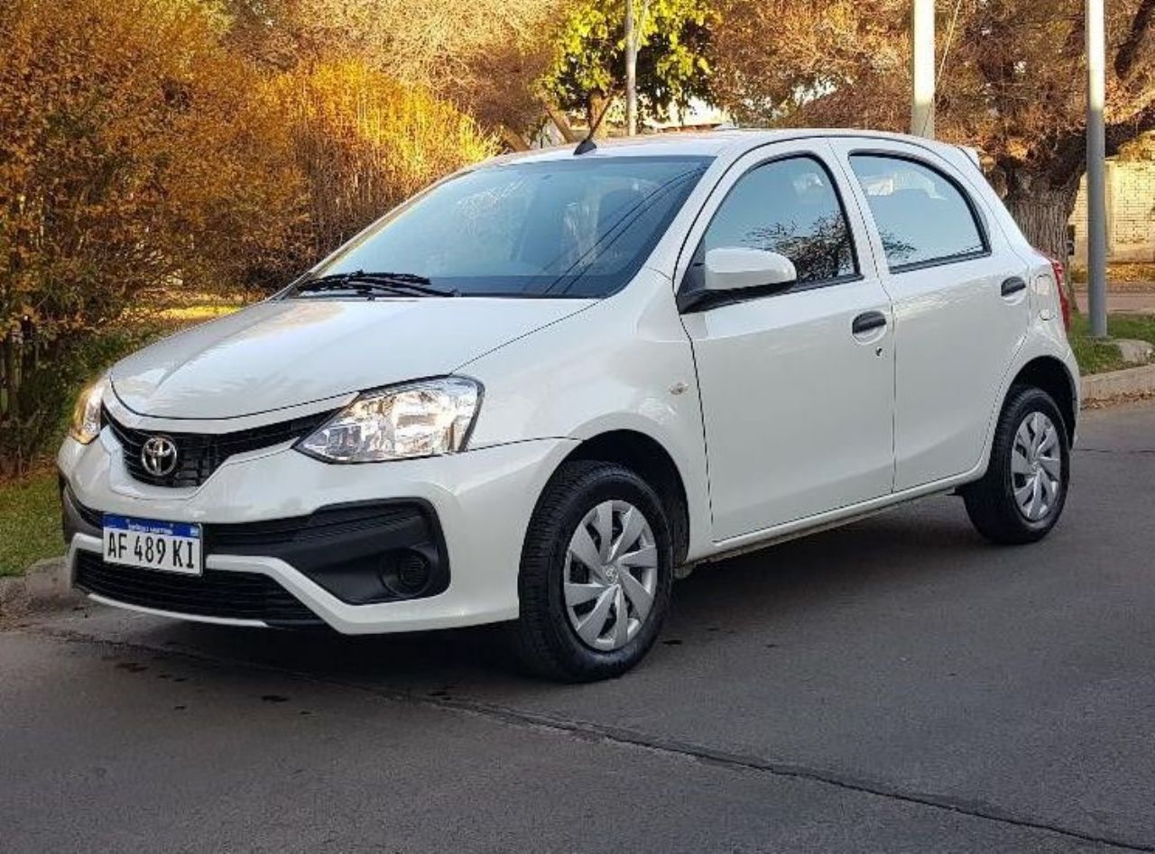 Toyota Etios Usado en Mendoza, deRuedas