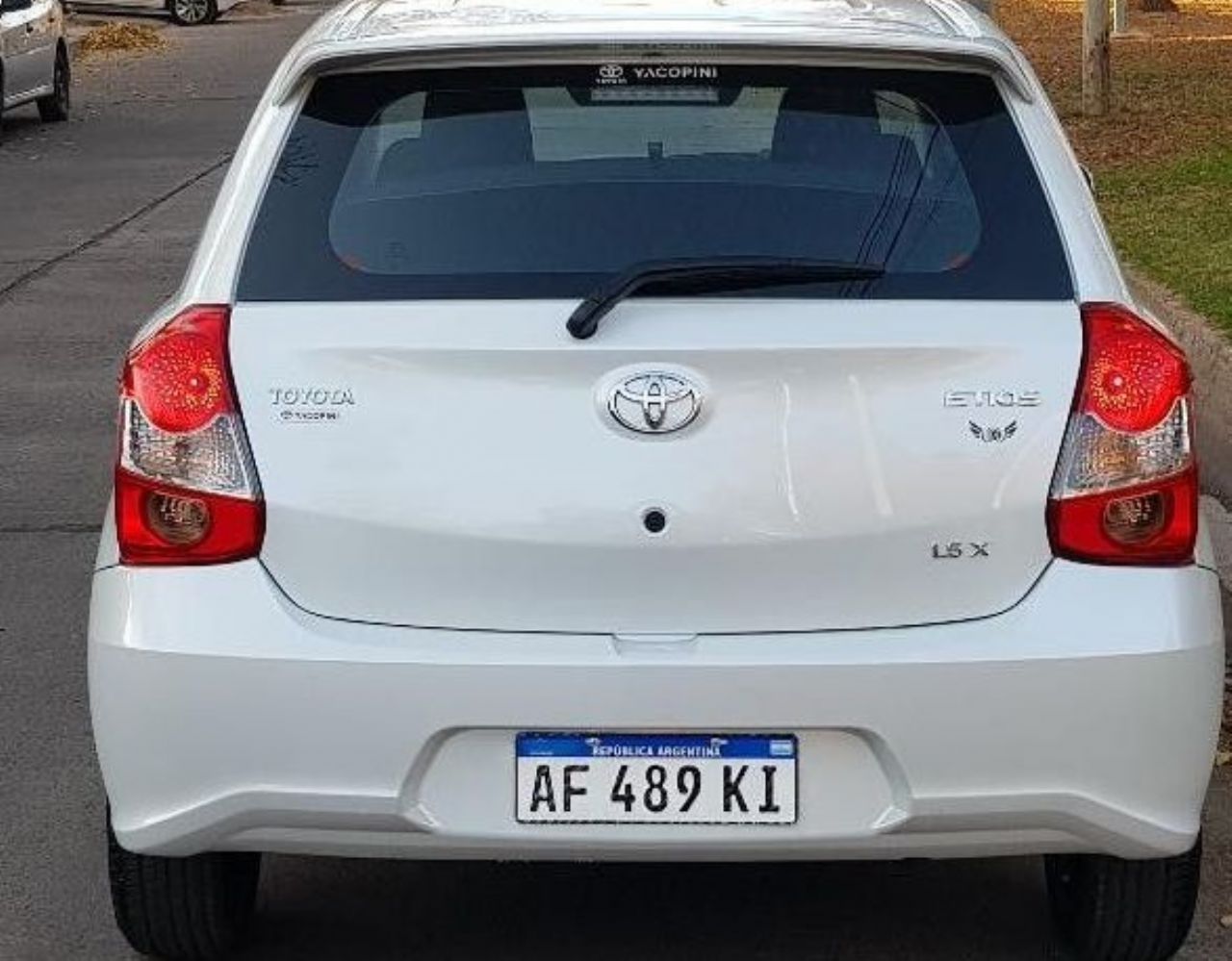 Toyota Etios Usado en Mendoza, deRuedas