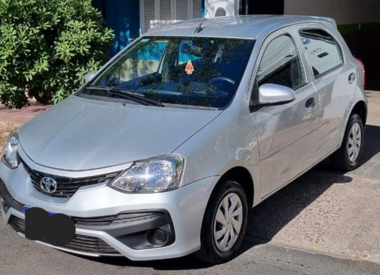 Toyota Etios Usado en Mendoza, deRuedas