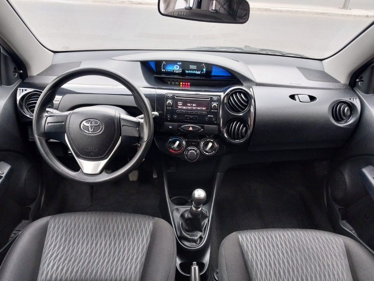 Toyota Etios Usado en Mendoza, deRuedas